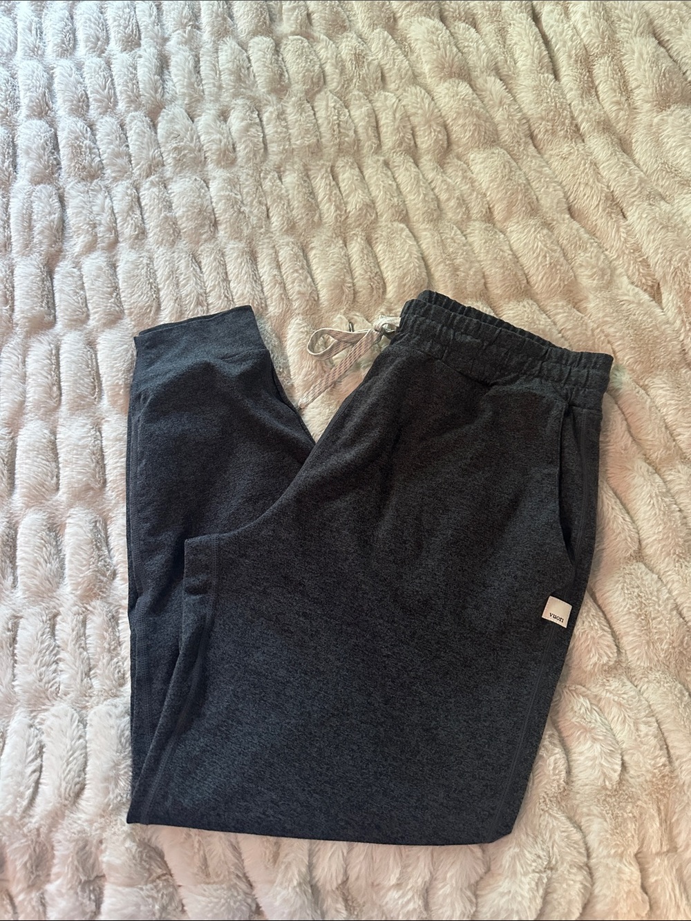 Women’s Vuori Halo Dark Gray Pull-On Jogger Pants with Drawstring Medium